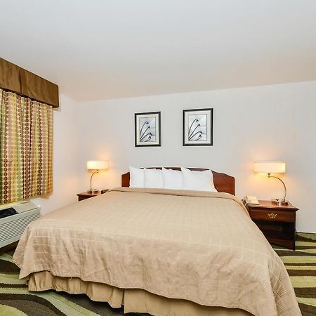 Quality Inn & Suites Stoughton - Madison South Exterior photo